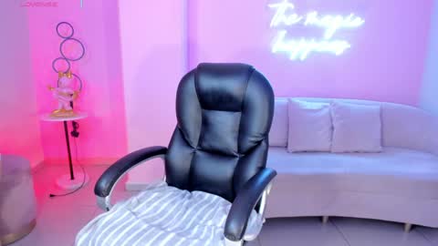 ALESSA ROMERO  online show from 02.04.25