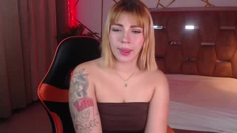 Snapshot of alessiadouce chatting on 09.16.25 Alessia online show from 09.16.25