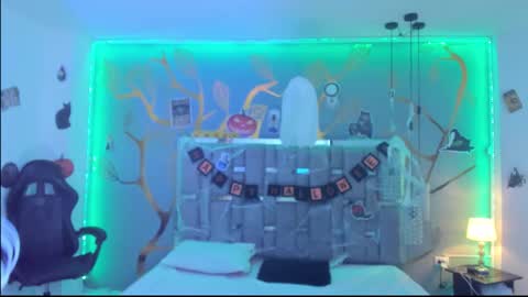 Snapshot of alessiadouce chatting on 10.31.25 Alessia online show from 10.31.25