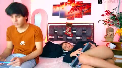 Snapshot of alex_and_fabian chatting on 12.14.24 sneider online show from 12.14.24