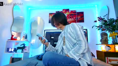 Snapshot of alex_and_fabian chatting on 12.24.24 sneider online show from 12.24.24