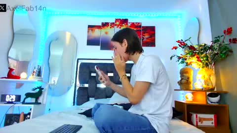 Snapshot of alex_and_fabian chatting on 01.14.25 sneider online show from 01.14.25