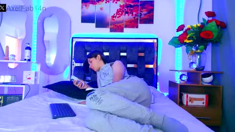 Snapshot of alex_and_fabian chatting on 01.25.25 sneider online show from 01.25.25