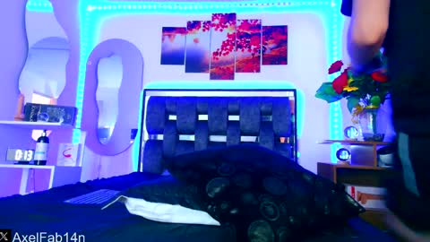 Snapshot of alex_and_fabian chatting on 02.05.25 sneider online show from 02.05.25