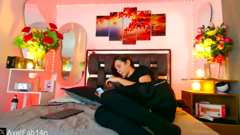 Snapshot of alex_and_fabian chatting on 02.14.25 sneider online show from 02.14.25