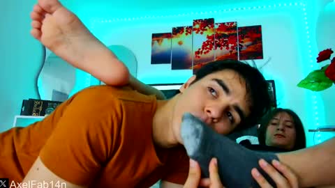 Snapshot of alex_and_fabian chatting on 02.22.25 sneider online show from 02.22.25