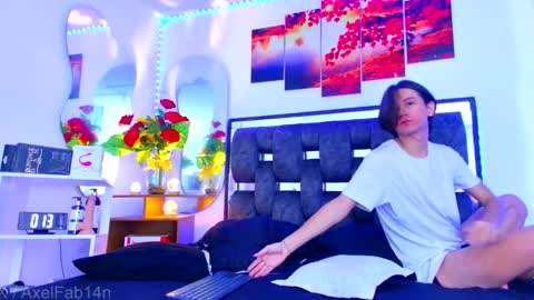 Snapshot of alex_and_fabian chatting on 09.21.25 sneider online show from 09.21.25