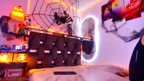 Snapshot of alex_and_fabian chatting on 10.26.25 sneider online show from 10.26.25