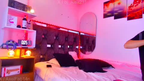 Snapshot of alex_and_fabian chatting on 11.09.25 sneider online show from 11.09.25