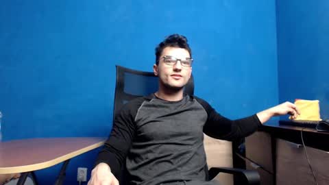 Snapshot of alex_blu chatting on 12.02.24 Alex online show from 12.02.24