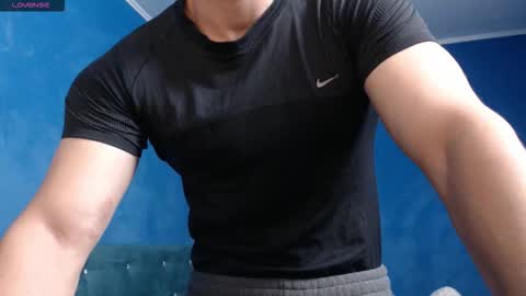 Snapshot of alex_blu chatting on 10.09.25 Alex online show from 10.09.25