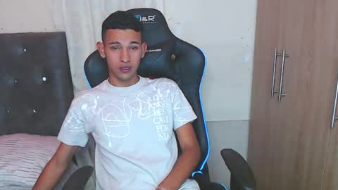 Snapshot of alex_diorrr chatting on 01.12.25 Alex online show from 01.12.25