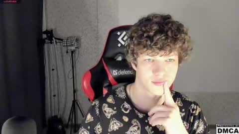 Snapshot of alex_mactavish chatting on 11.19.25 Alexander online show from 11.19.25