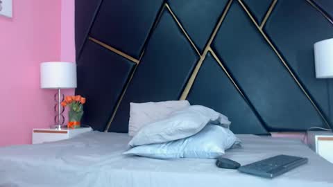 Snapshot of alex_millerss chatting on 10.16.25 ALEX online show from 10.16.25