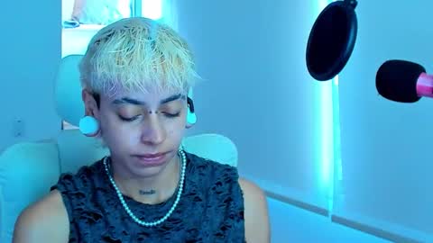 Residente0xxx online show from 11.23.25