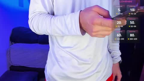 Snapshot of alex_smith0 chatting on 02.19.25 online show from 02.19.25