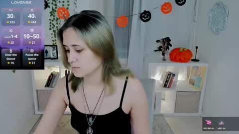 Snapshot of alexa_lexi chatting on 10.25.25 alexa_lexi online show from 10.25.25