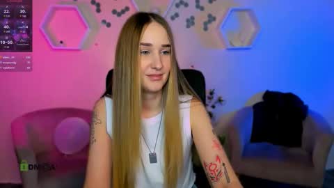 Snapshot of alexa_night_ chatting on 11.19.25 alexa_night_ online show from 11.19.25