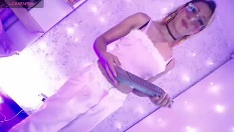 alexaavandercloude online show from 04.24.26