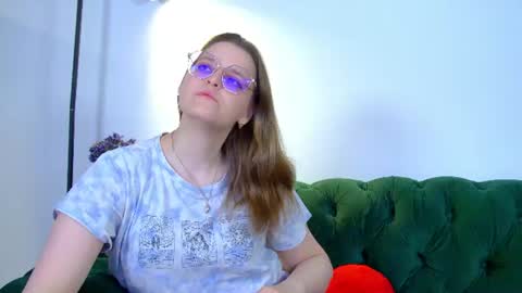 Snapshot of alexaavery chatting on 06.13.26 AlexaAvery online show from 06.13.26