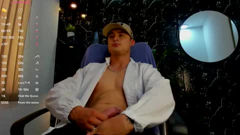 Snapshot of alexander_ferre chatting on 10.04.25 Alexander online show from 10.04.25