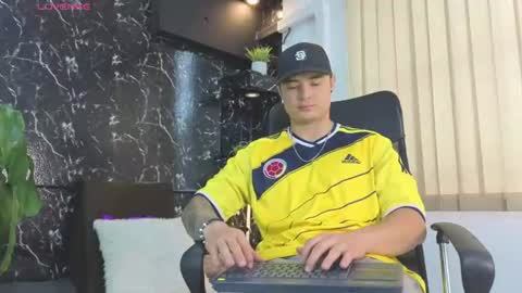 Snapshot of alexander_ferre chatting on 06.17.26 Alexander online show from 06.17.26