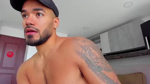 Onlyfansalexmartinezwb  Instagram alexwbmartinez  Twitter martinezcb937 online show from 12.31.24