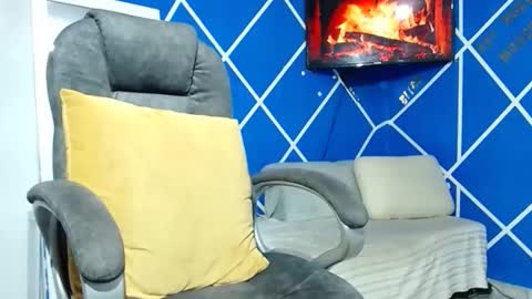 Snapshot of alexander_megan chatting on 11.16.25 alexander online show from 11.16.25