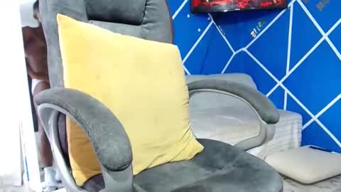 Snapshot of alexander_megan chatting on 11.18.25 alexander online show from 11.18.25