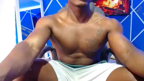 Snapshot of alexander_megan chatting on 12.17.25 alexander online show from 12.17.25