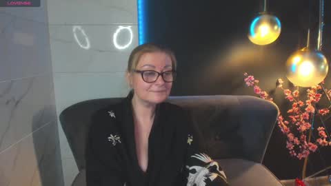 Snapshot of alexandra_kind chatting on 12.19.24 Alexandra online show from 12.19.24