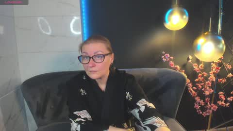 Snapshot of alexandra_kind chatting on 12.20.24 Alexandra online show from 12.20.24