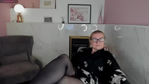 Snapshot of alexandra_kind chatting on 12.26.24 Alexandra online show from 12.26.24