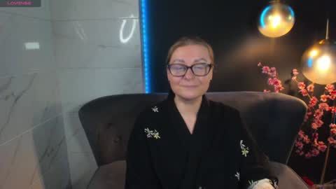 Snapshot of alexandra_kind chatting on 12.28.24 Alexandra online show from 12.28.24