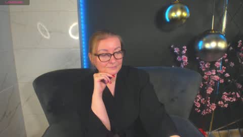 Snapshot of alexandra_kind chatting on 01.12.25 Alexandra online show from 01.12.25