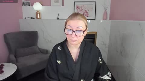 Snapshot of alexandra_kind chatting on 02.12.25 Alexandra online show from 02.12.25