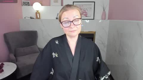 Snapshot of alexandra_kind chatting on 02.13.25 Alexandra online show from 02.13.25