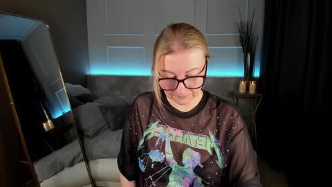 Snapshot of alexandra_kind chatting on 02.19.25 Alexandra online show from 02.19.25