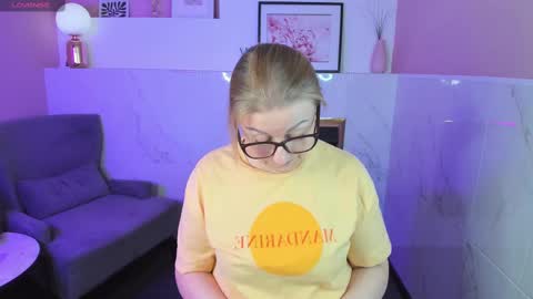 Snapshot of alexandra_kind chatting on 02.23.25 Alexandra online show from 02.23.25