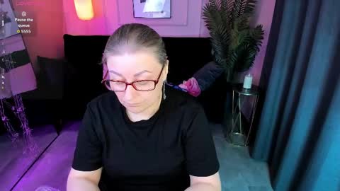 Snapshot of alexandra_kind chatting on 04.08.26 Alexandra online show from 04.08.26