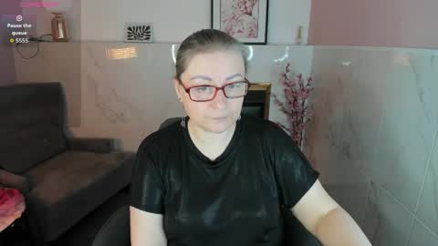 Snapshot of alexandra_kind chatting on 04.10.26 Alexandra online show from 04.10.26