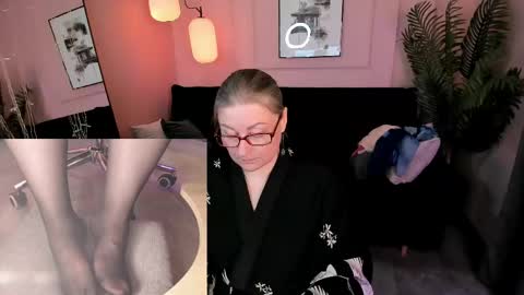 Snapshot of alexandra_kind chatting on 05.06.26 Alexandra online show from 05.06.26