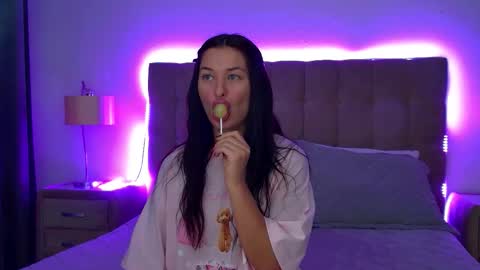 AlexandraBloom online show from 11.13.25