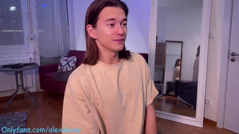 Snapshot of alexdavey chatting on 12.21.24 online show from 12.21.24