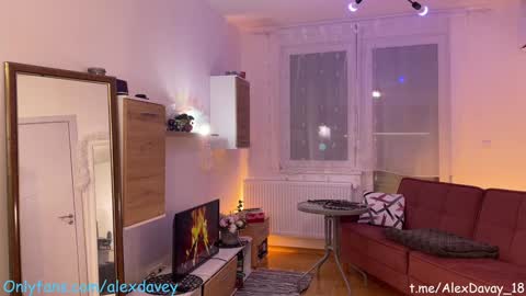 Snapshot of alexdavey chatting on 01.07.25 online show from 01.07.25