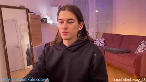 Snapshot of alexdavey chatting on 01.08.25 online show from 01.08.25