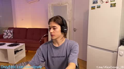 Snapshot of alexdavey chatting on 01.13.25 online show from 01.13.25