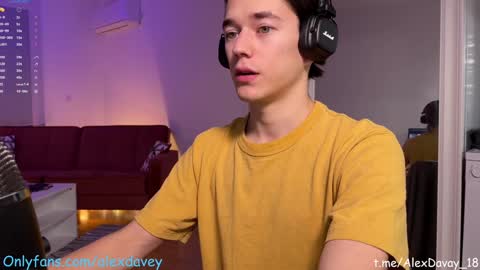 Snapshot of alexdavey chatting on 01.17.25 online show from 01.17.25