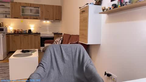 Snapshot of alexdavey chatting on 11.16.25 online show from 11.16.25