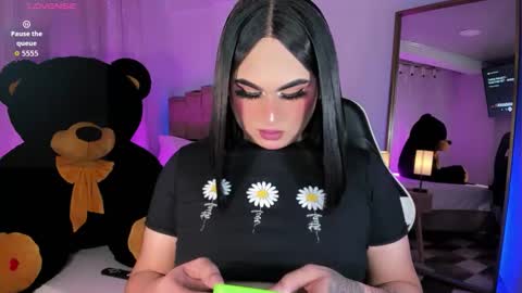 Snapshot of alexia_mattel chatting on 11.25.25 alexia mattel online show from 11.25.25